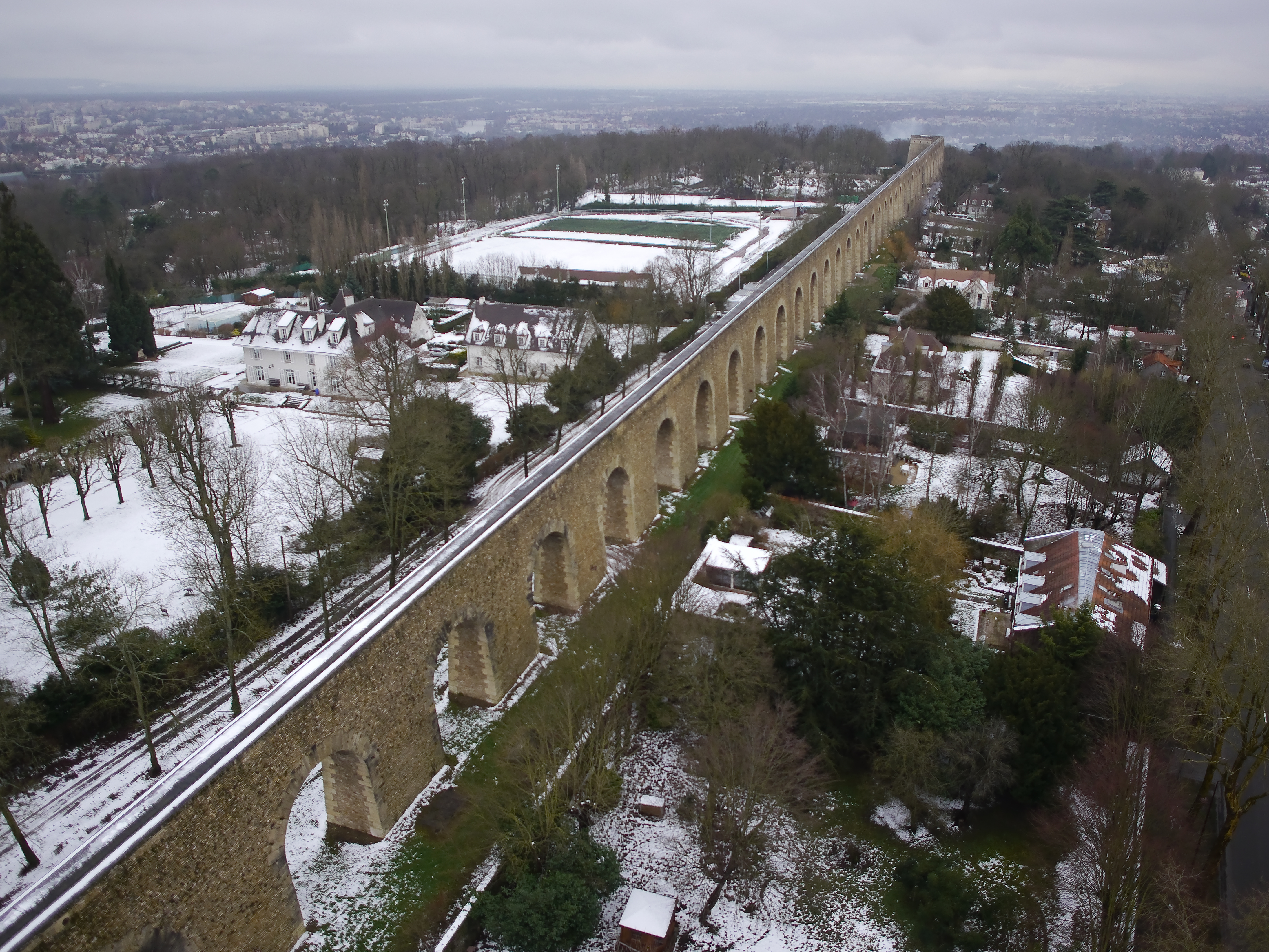 Aqueduc_de_Louveciennes,_aerial_winter_view