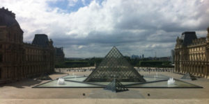 Le-Louvre-revolutionne-son-accueil
